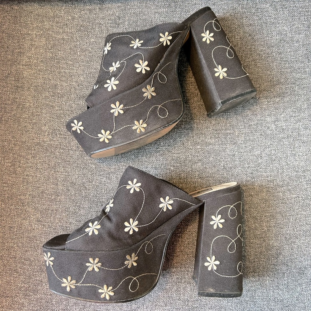 90s Citi Snappers Platform Heels size 6